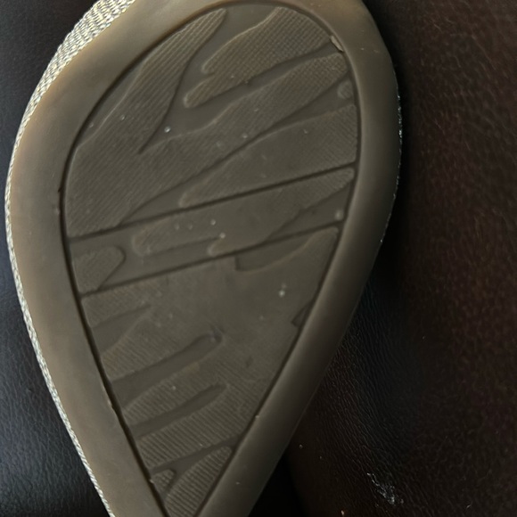 Anne Klein Women’s Fabulist Pump. Platinum color. Worn once. Like new. Size 6. - Picture 4 of 5